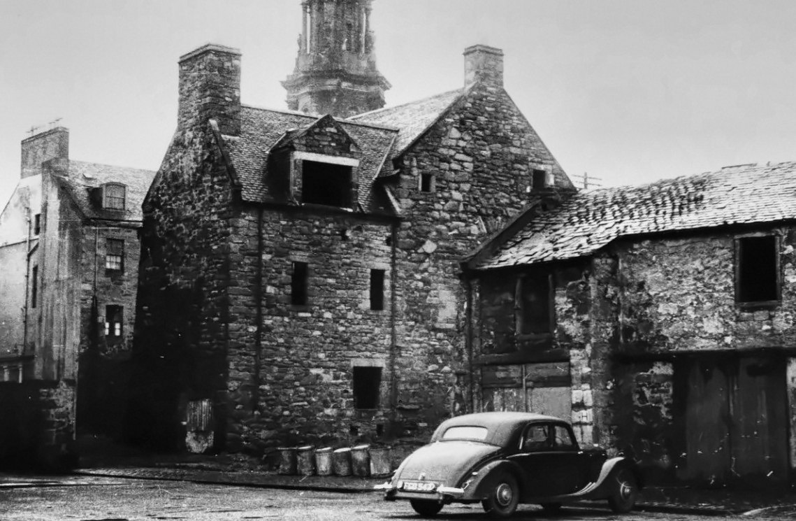 Loudoun Hall from the street in the 1950s (archive photo: permission to confirm)
